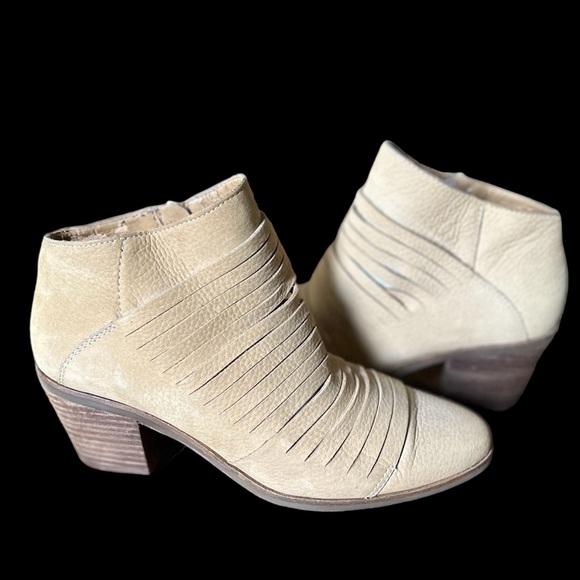Lucky Brand tan sliced leather zavrina bootie size 8.5 - Picture 2 of 8